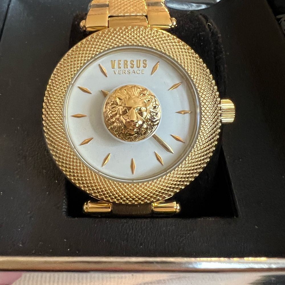 Brand new! Versus Versace Brick lane women watch. Never worn with tags! 🏷️ - Picture 3 of 9